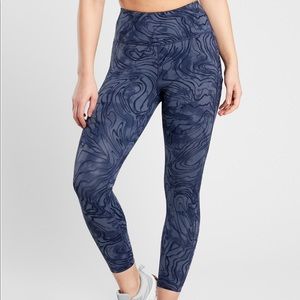 Athleta Ultimate Stash Pocket Printed 7/8 Tight
